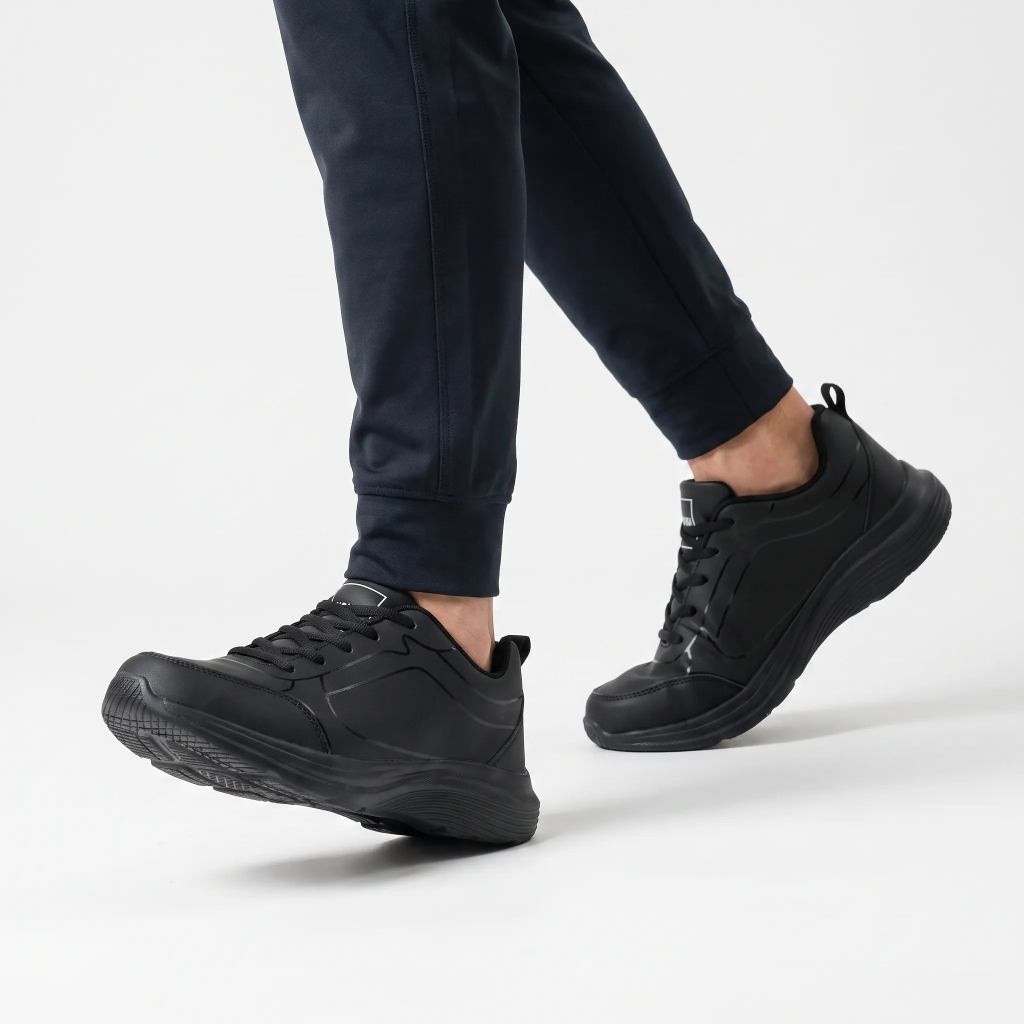 Nordspur | StratusGrip Mens Black Trainers