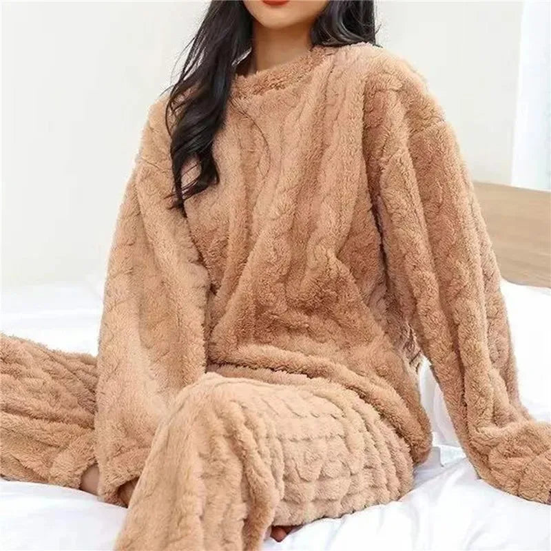 Nordspur | Thick Coral Velvet Pajama Set