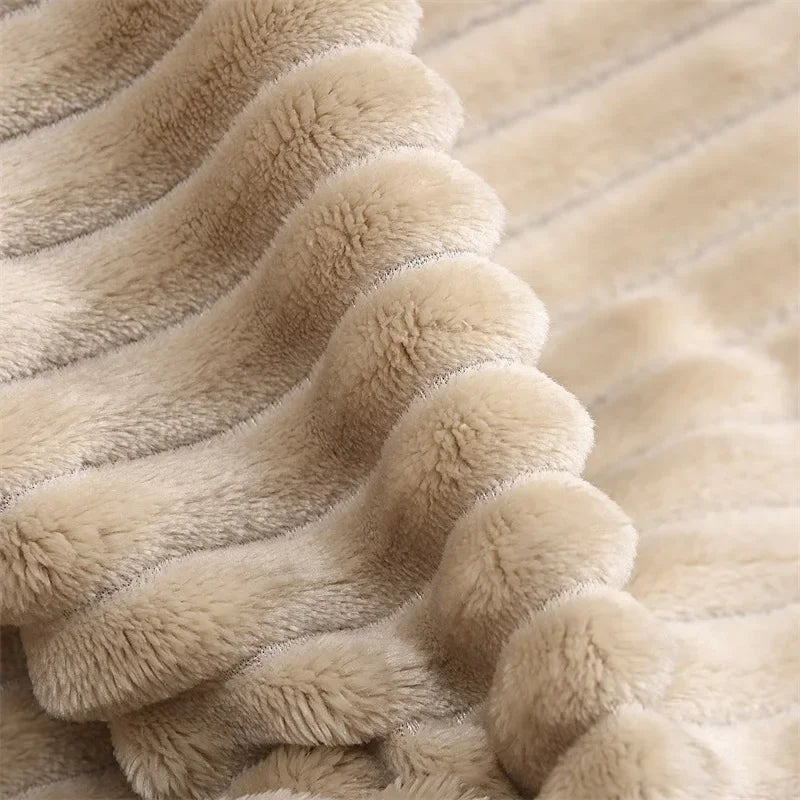 Nordspur | Thick Coral Velvet Throw