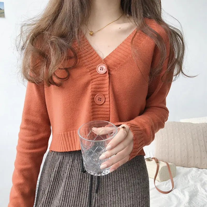 Nordspur | Veralynx Cropped V Neck Cardigan