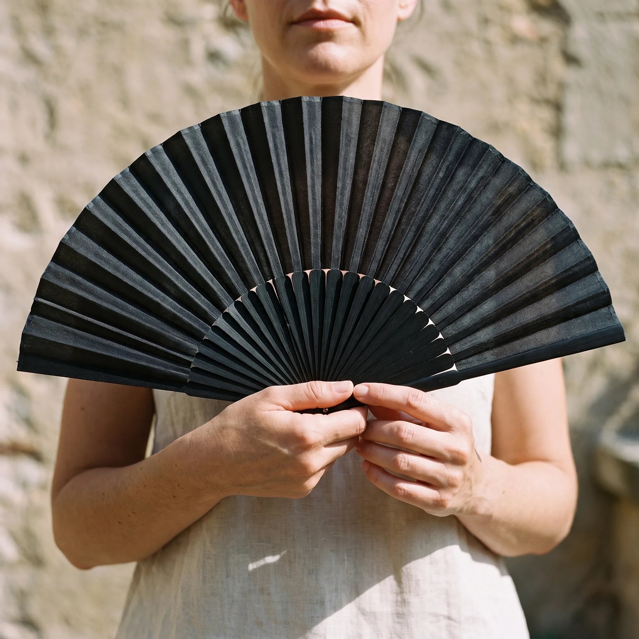 Nordspur | Vespira Vintage Style Black Hand Fan